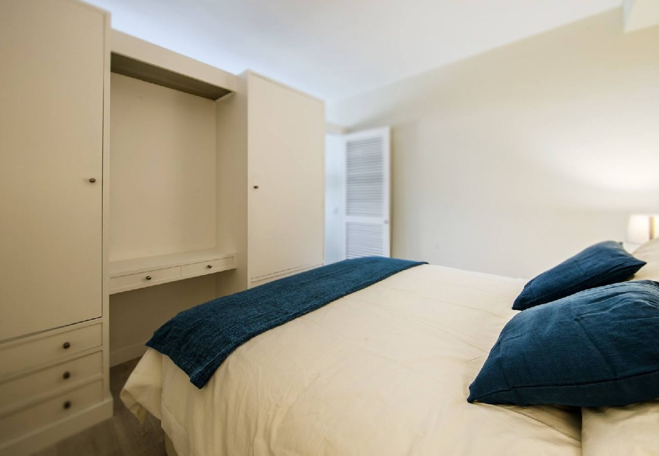 Apartment in Madrid - Deluxe Apartment Colon Suites II