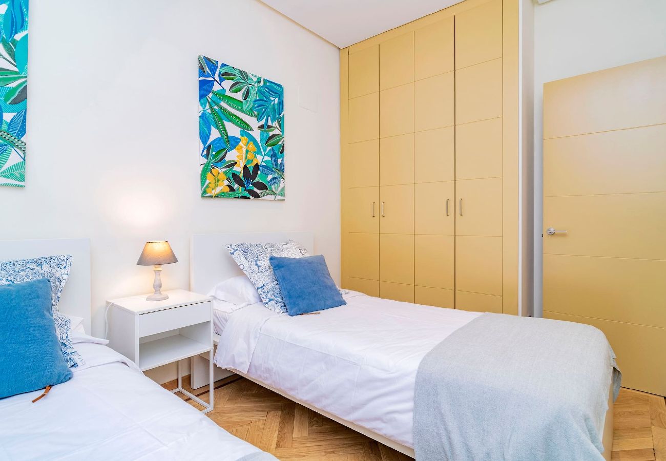 Apartment in Madrid - Deluxe Apartment Velazquez Suites III