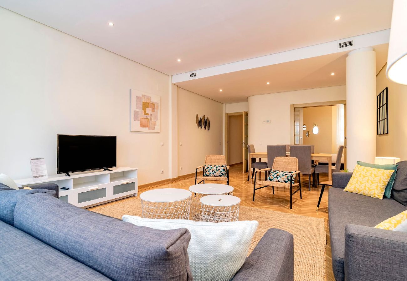 Apartment in Madrid - Deluxe Apartment Velazquez Suites I 